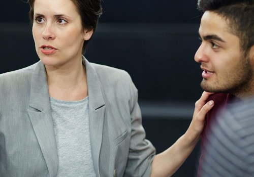 Cómo gestionar eficazmente los conflictos y las conversaciones difíciles en el lugar de trabajo